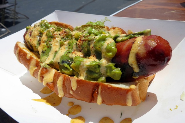 Hotdog ở Chicago không sử dụng tương cà như ở nơi khác