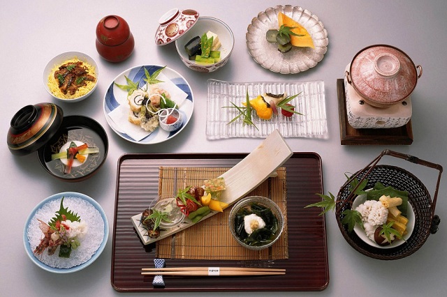 Những món trên bàn ăn của người Nhật được chuẩn bị hết sức chu đáo
